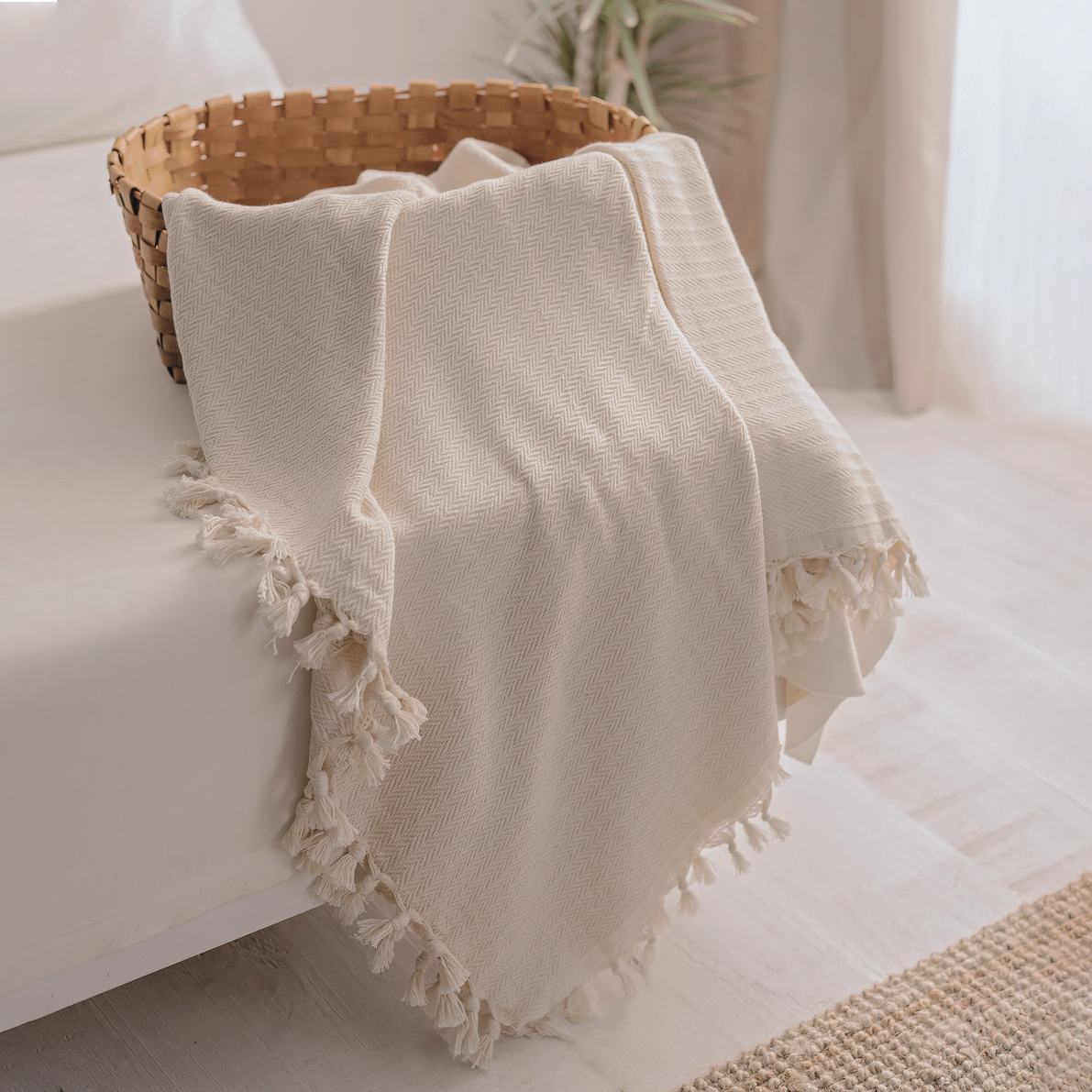 Cream Throw blanket & Bedspread